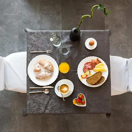 Canarino Hotel