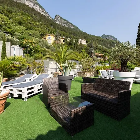 Hotel Canarino Riva